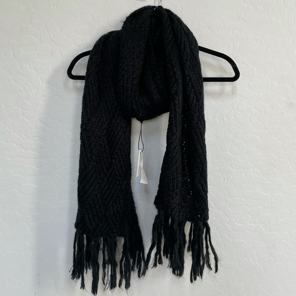 New Treasure & Bond black knit fringe scarf - Picture 2 of 5